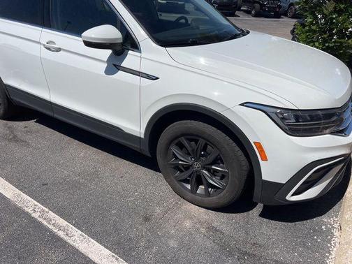 White 2022 Volkswagen Tiguan 2.0T SE