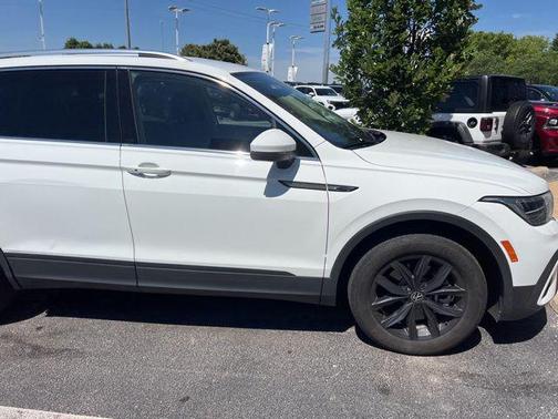 White 2022 Volkswagen Tiguan 2.0T SE