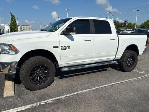 Bright White Clearcoat 2019 RAM 1500 Big Horn