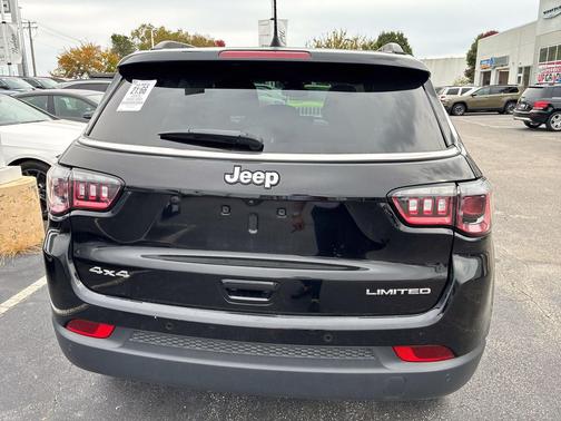 Diamond Black Crystal Pearlcoat 2025 Jeep Compass Limited