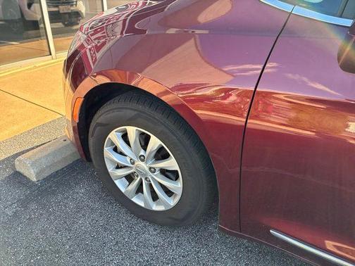 Velvet Red Pearlcoat 2018 Chrysler Pacifica Touring-L