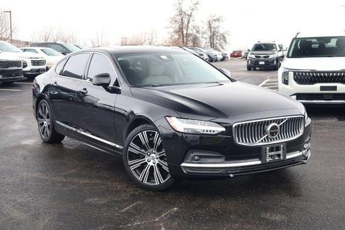 Onyx Black Metallic 2023 Volvo S90 B6 Plus