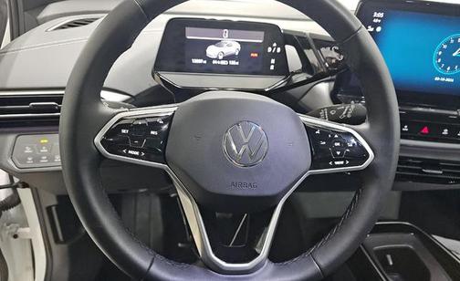 Opal White Pearl 2023 Volkswagen ID.4 Pro S Plus