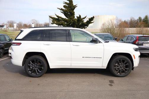 Bright White Clearcoat 2026 Jeep Grand Cherokee Limited