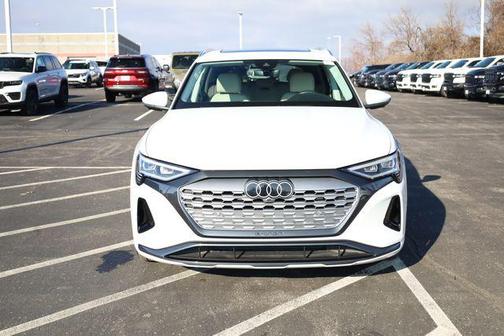 2024 Audi Q8 e-tron Premium Plus