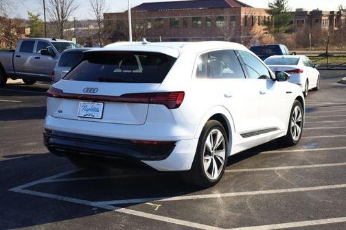 2024 Audi Q8 e-tron Premium Plus