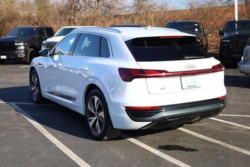2024 Audi Q8 e-tron Premium Plus