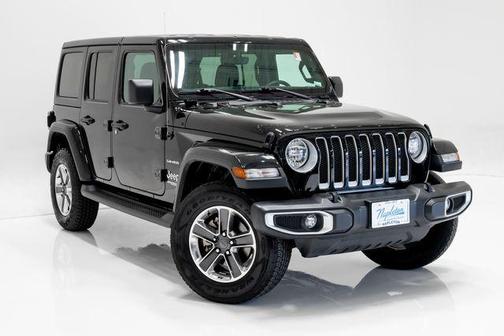 Black Clearcoat 2022 Jeep Wrangler Unlimited Sahara