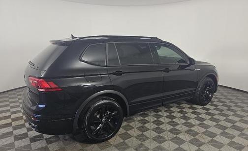 Deep Black 2024 Volkswagen Tiguan 2.0T SE R-Line Black