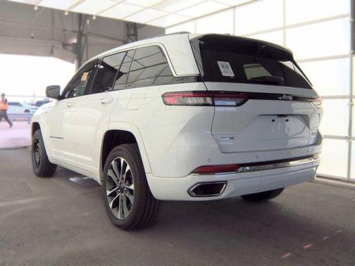 Bright White Clearcoat 2023 Jeep Grand Cherokee 4xe Overland
