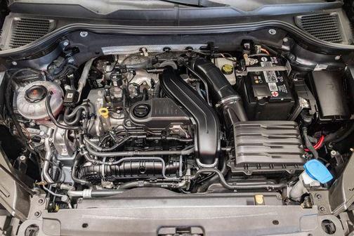 Platinum Gray Metallic 2023 Volkswagen Taos 1.5T SE