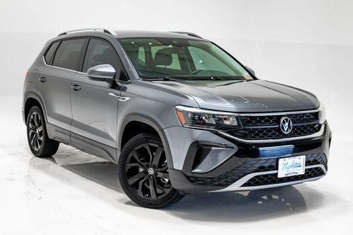 Platinum Gray Metallic 2023 Volkswagen Taos 1.5T SE