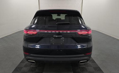 Moonlight Blue Metallic 2022 Porsche Cayenne Cayenne