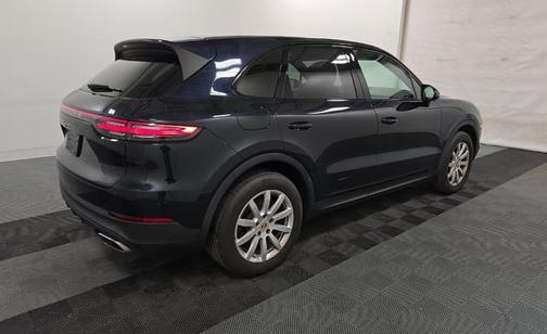 Moonlight Blue Metallic 2022 Porsche Cayenne Cayenne