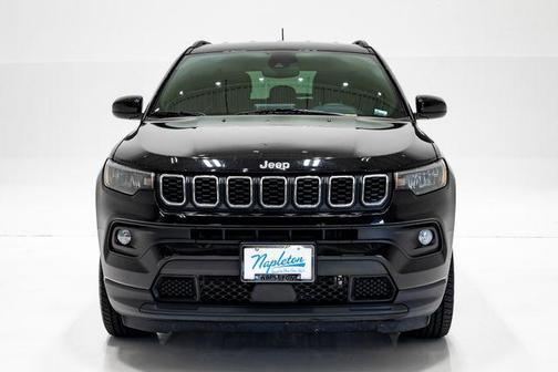 Diamond Black Crystal Pearlcoat 2025 Jeep Compass Latitude
