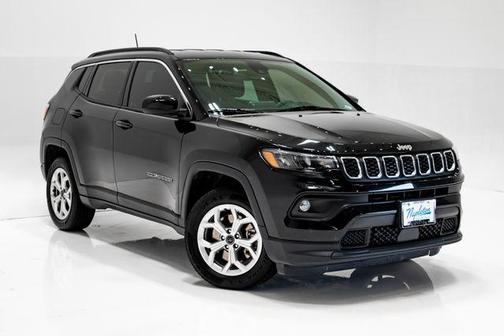 Diamond Black Crystal Pearlcoat 2025 Jeep Compass Latitude