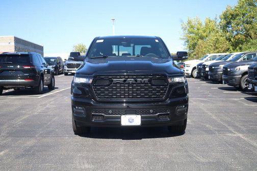 Diamond Black Crystal Pearlcoat 2026 RAM 1500 Big Horn/Lone Star