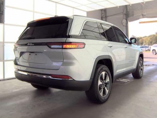 Silver Zynith 2023 Jeep Grand Cherokee 4xe Base
