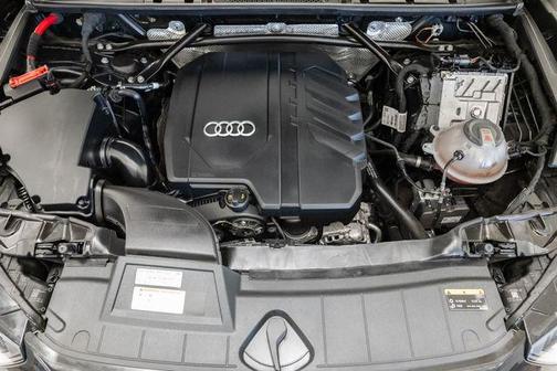 Mythos Black Metallic 2022 Audi Q5 45 S line Premium Plus