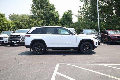 2025 Jeep Grand Cherokee Laredo