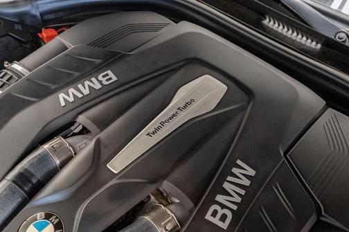 Carbon Black Metallic 2019 BMW 750 i xDrive