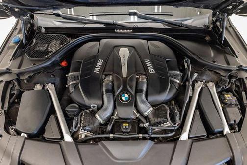 Carbon Black Metallic 2019 BMW 750 i xDrive