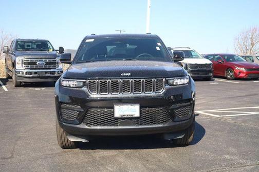 2026 Jeep Grand Cherokee Laredo