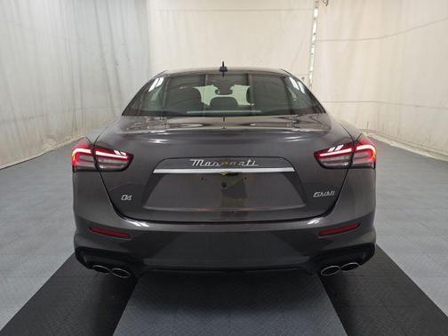 Grigio Maratea Metallic 2023 Maserati Ghibli Modena Q4