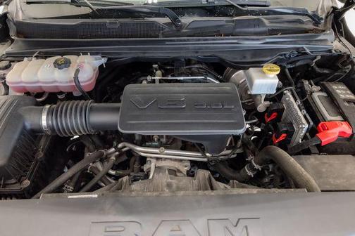 Diamond Black Crystal Pearlcoat 2023 RAM 1500 Big Horn/Lone Star