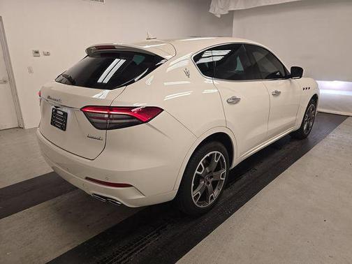 Bianco 2023 Maserati Levante GT