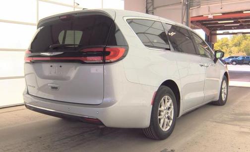 Silver Mist Clearcoat 2024 Chrysler Pacifica Touring L