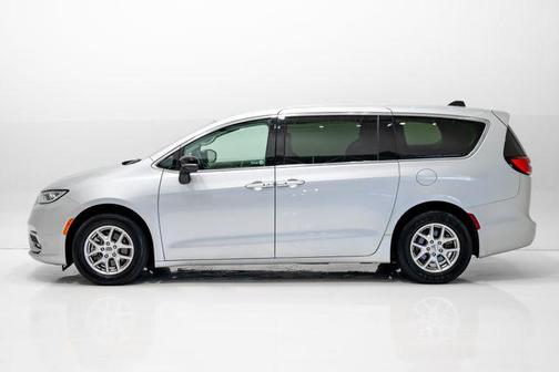Silver Mist Clearcoat 2024 Chrysler Pacifica Touring L