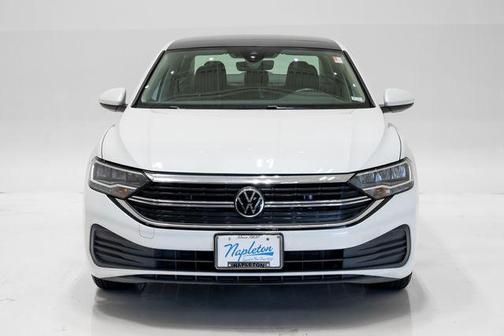 Opal White Pearl 2024 Volkswagen Jetta 1.5T SE