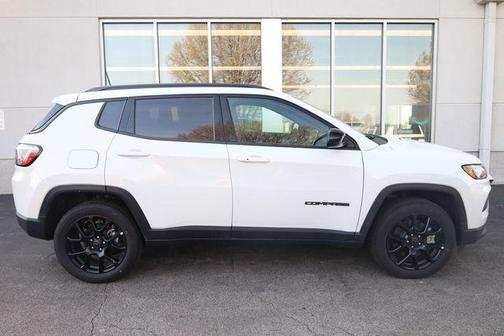 Bright White Clearcoat 2026 Jeep Compass Latitude