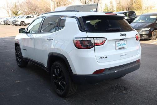 Bright White Clearcoat 2026 Jeep Compass Latitude