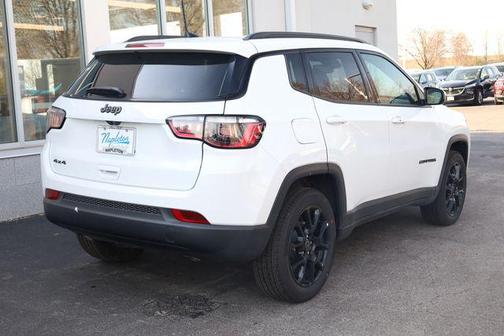 Bright White Clearcoat 2026 Jeep Compass Latitude