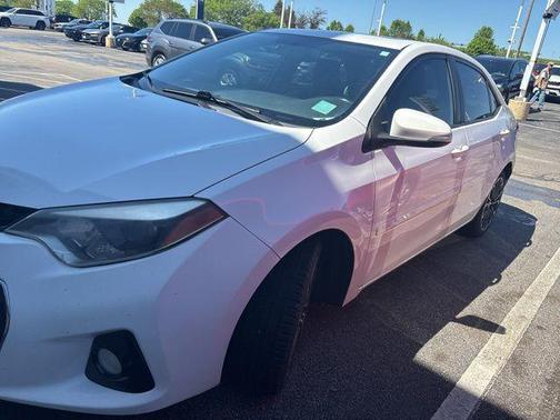 Super White 2016 Toyota Corolla S Plus