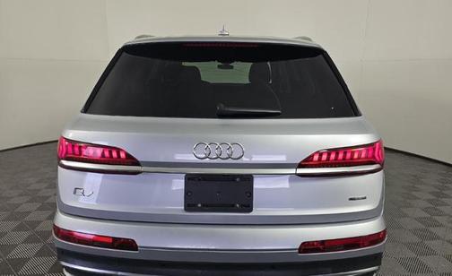 Silver Metallic 2021 Audi Q7 45 Premium Plus