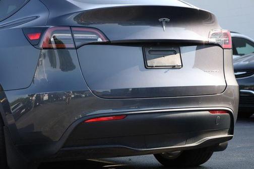 2022 Tesla Model Y Long Range Dual Motor All-Wheel Drive