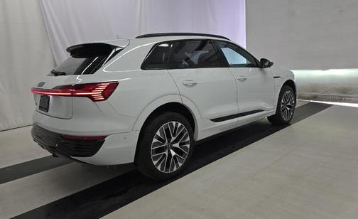 Glacier White Metallic 2024 Audi Q8 e-tron Premium Plus