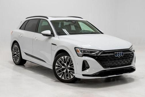 Glacier White Metallic 2024 Audi Q8 e-tron Premium Plus