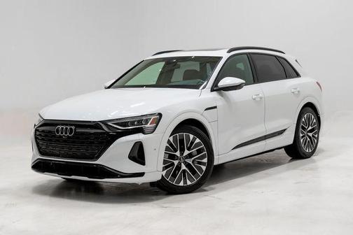 Glacier White Metallic 2024 Audi Q8 e-tron Premium Plus