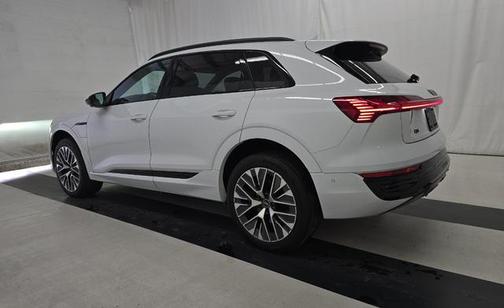 Glacier White Metallic 2024 Audi Q8 e-tron Premium Plus