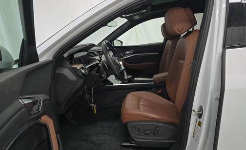 Glacier White Metallic 2024 Audi Q8 e-tron Premium Plus