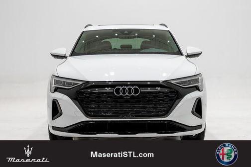 Glacier White Metallic 2024 Audi Q8 e-tron Premium Plus