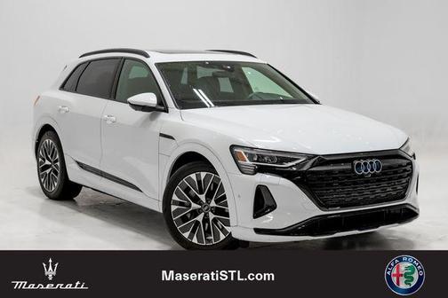 Glacier White Metallic 2024 Audi Q8 e-tron Premium Plus