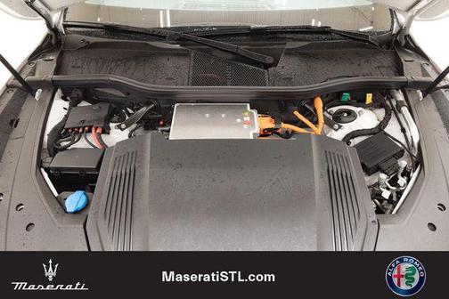 Glacier White Metallic 2024 Audi Q8 e-tron Premium Plus