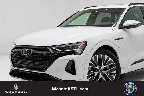 Glacier White Metallic 2024 Audi Q8 e-tron Premium Plus