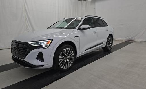 Glacier White Metallic 2024 Audi Q8 e-tron Premium Plus