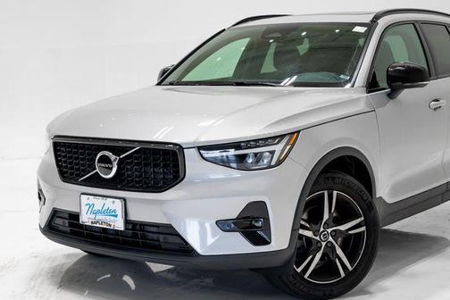 Silver Dawn Metallic 2023 Volvo XC40 B5 Plus Dark Theme
